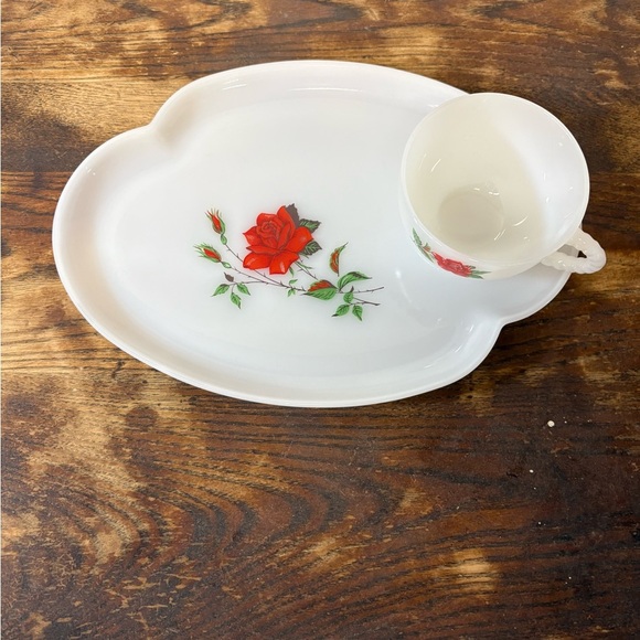 Vintage Federal Glass Rosecrest Pattern Snack Set with Cup and Plate - Picture 2 of 10